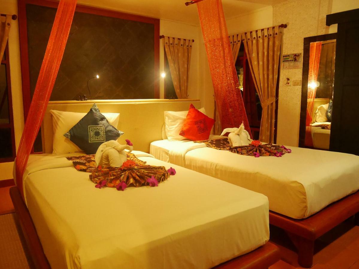 Bangtao Beach Chalet Resort Bang Tao Beach  Exterior photo
