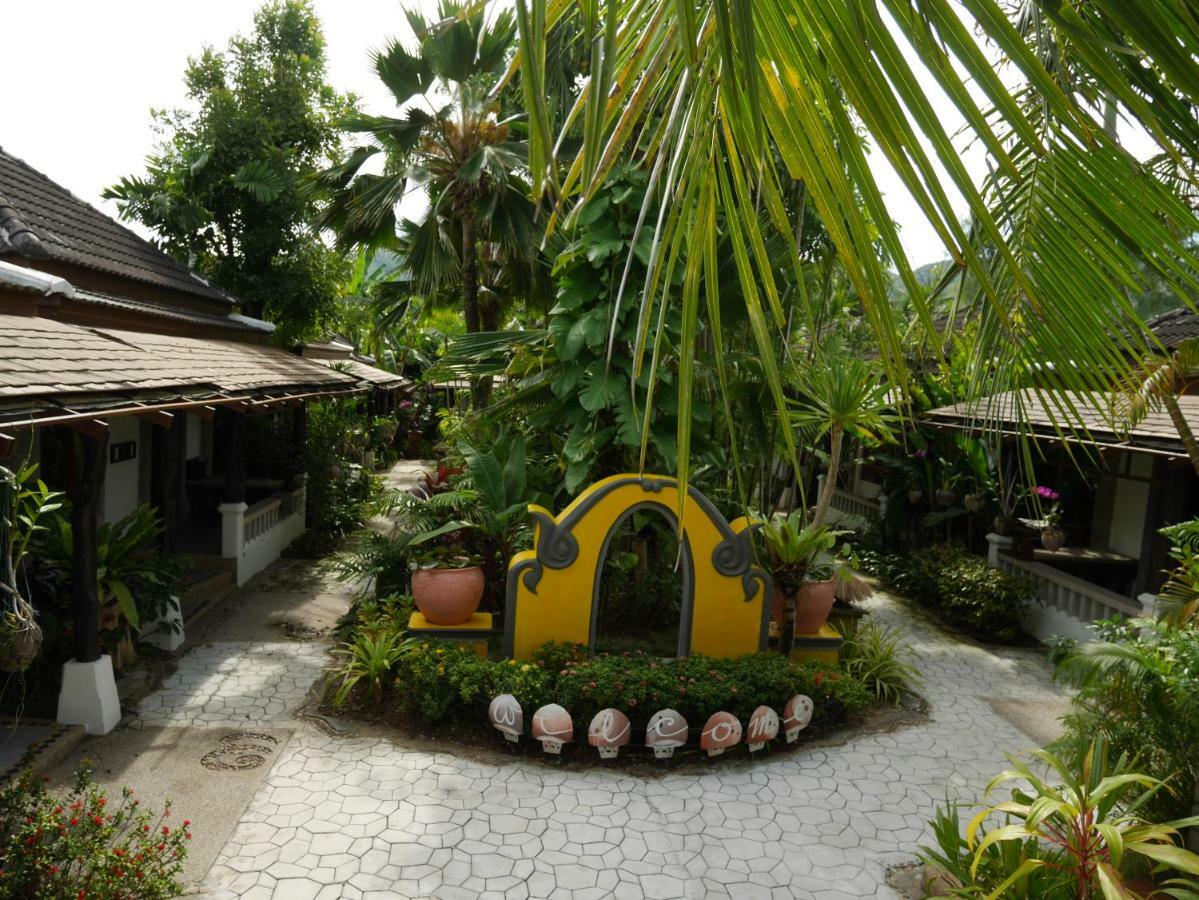 Bangtao Beach Chalet Resort Bang Tao Beach  Exterior photo