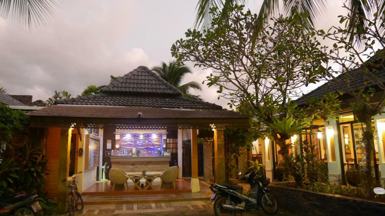 Bangtao Beach Chalet Resort Bang Tao Beach  Exterior photo
