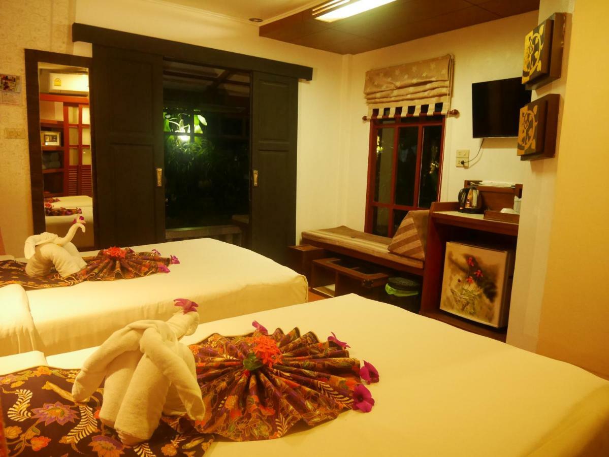 Bangtao Beach Chalet Resort Bang Tao Beach  Exterior photo